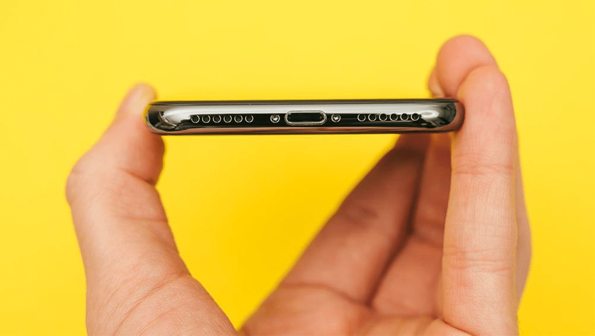 Cách vệ sinh cổng sạc iPhone sạch và nhanh người dùng nên biết
