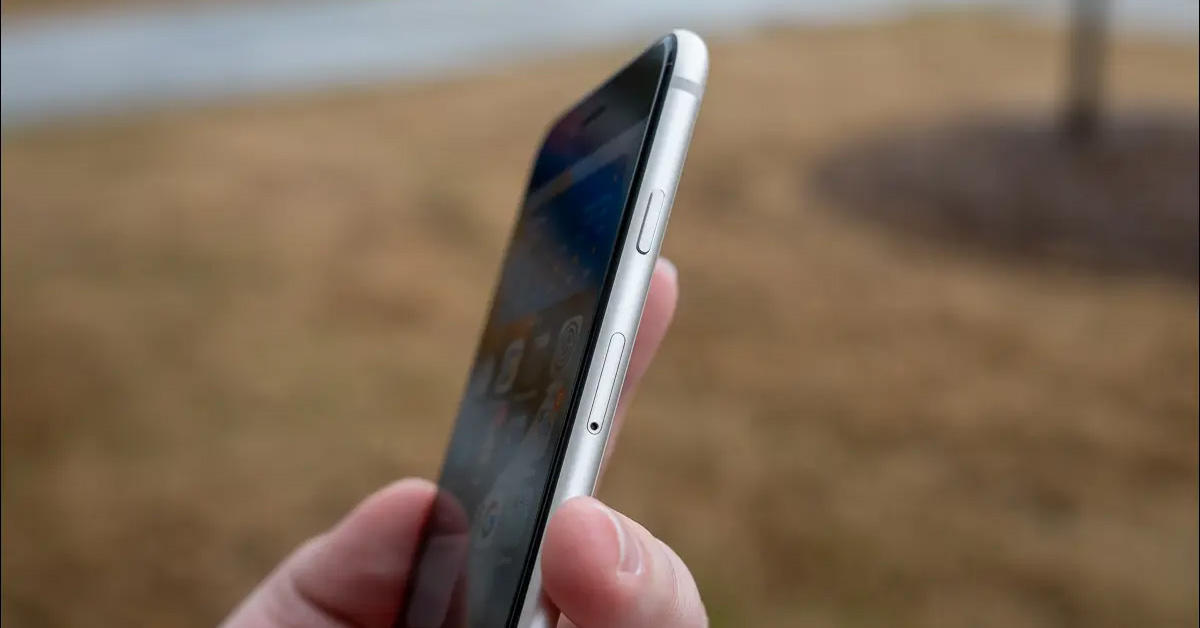 Cách khởi động lại điện thoại iPhone và Android mà không cần sử dụng nút nguồn