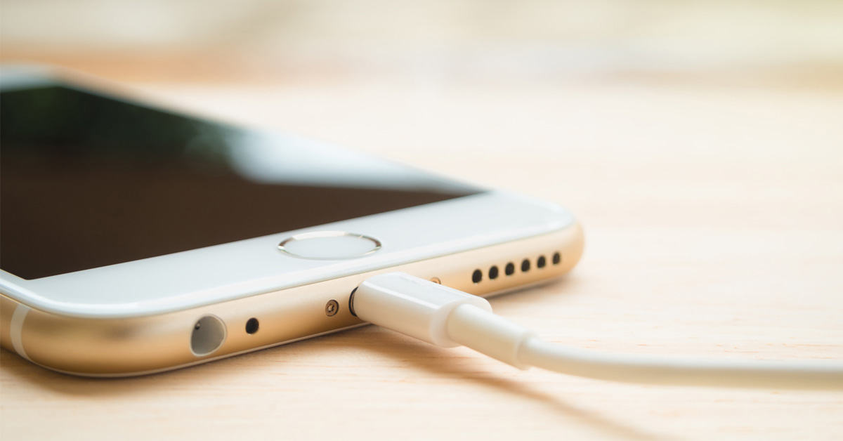 Tại sao sạc pin iPhone lâu đầy? Đâu là hướng khắc phục cho tình trạng này?